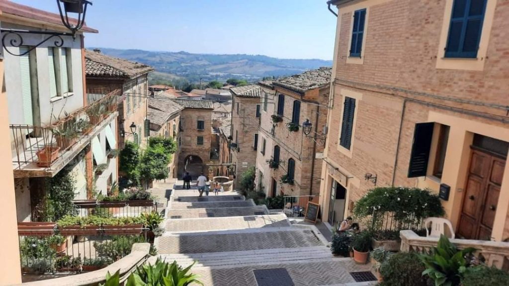 Corinaldo casetta nella valle
