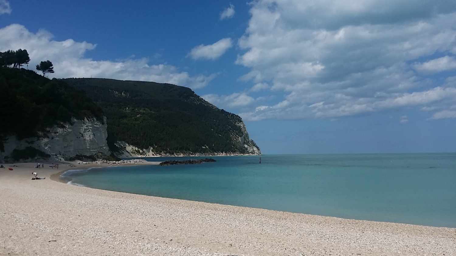 casetta nella valle le marche strand 3