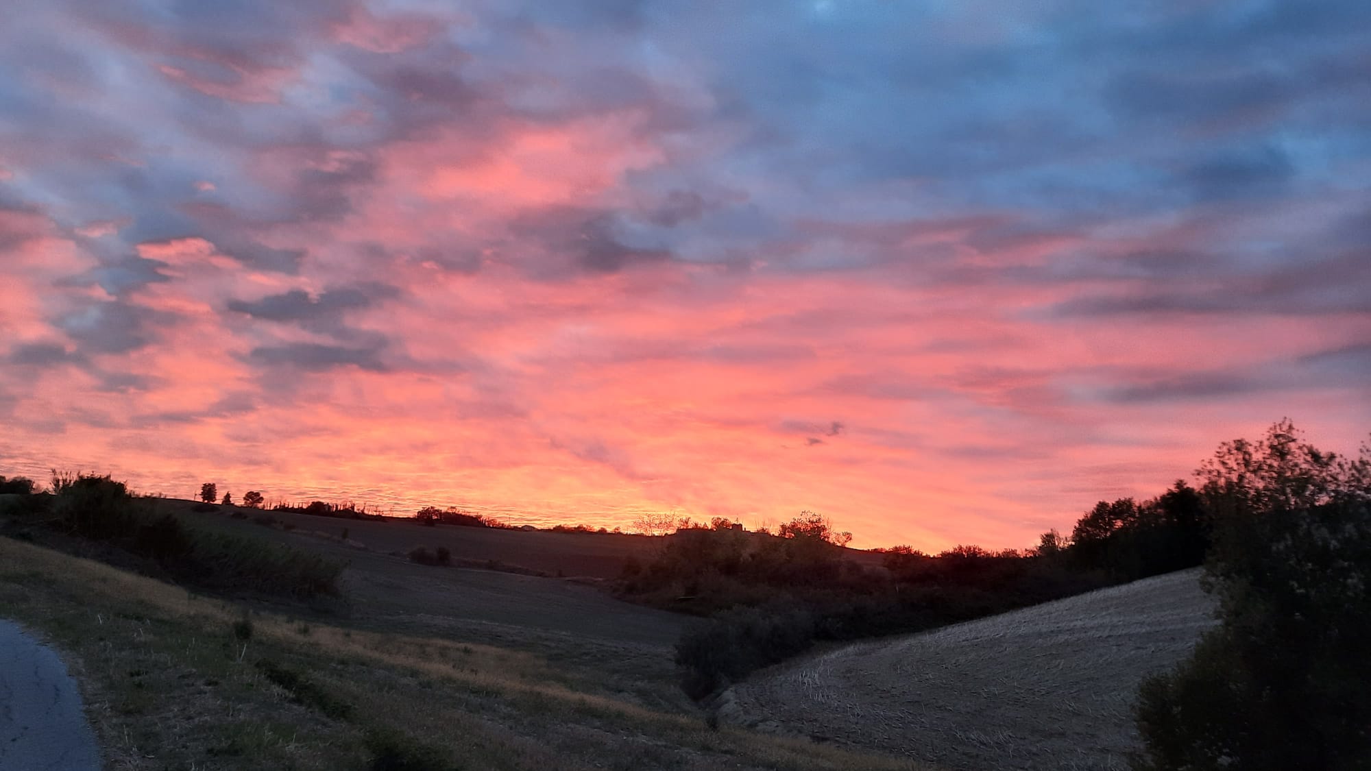casetta nella valle zonsondergang le marche