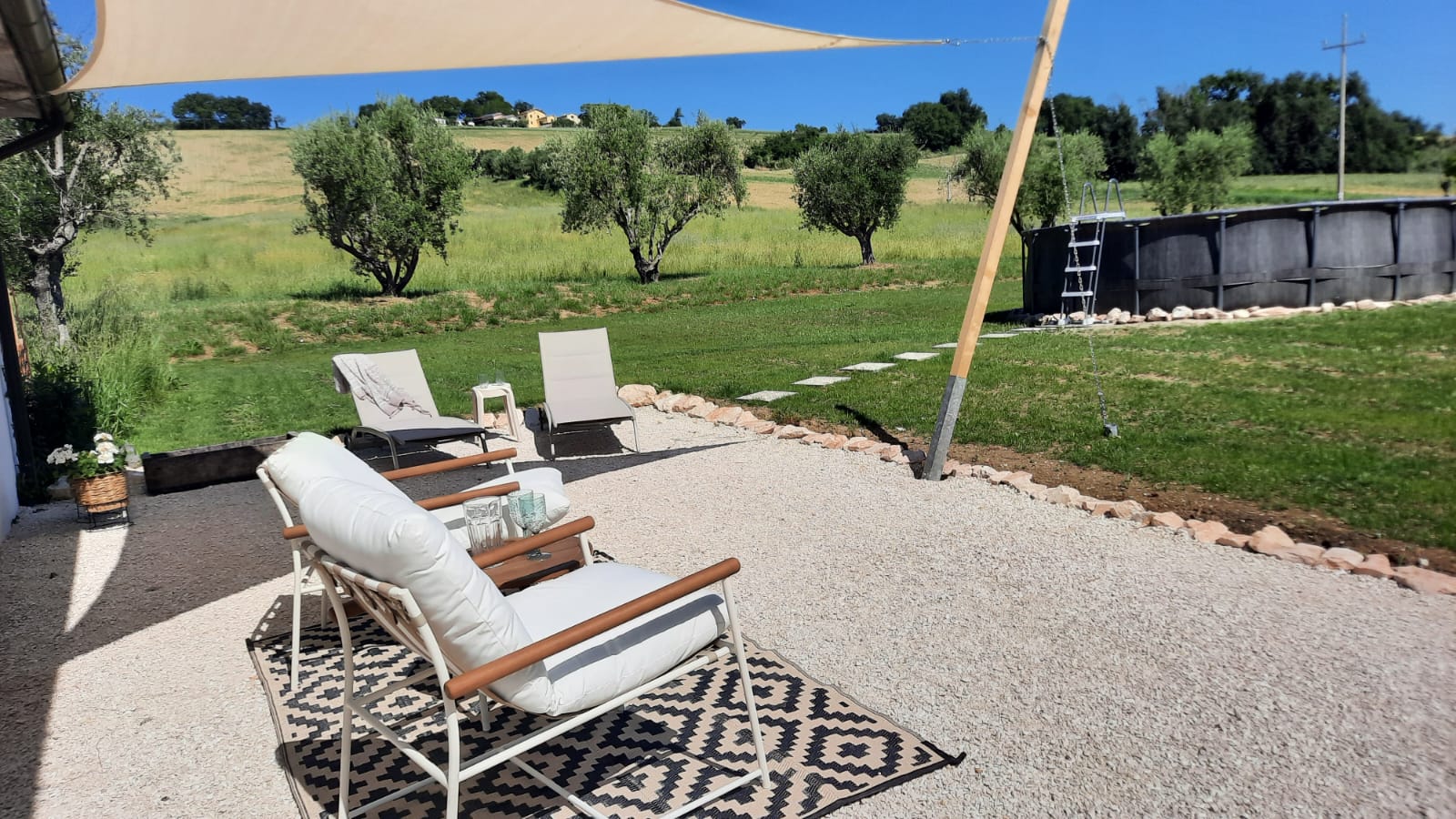 vakantiehuis-le-marche-buiten-2
